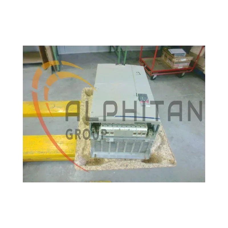 Variateur TELEMECANIQUE ATV 58HD33 N4