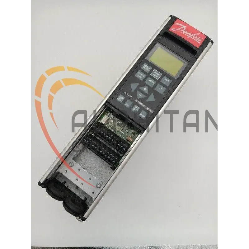 VLT 5003PT5B20STR3DLF00A00 Frequenzumrichter  C/N: 175Z0046 VLT 5003PT5B20STR3DLF00A00 Frequenzumrichter  C/N: 175Z0046